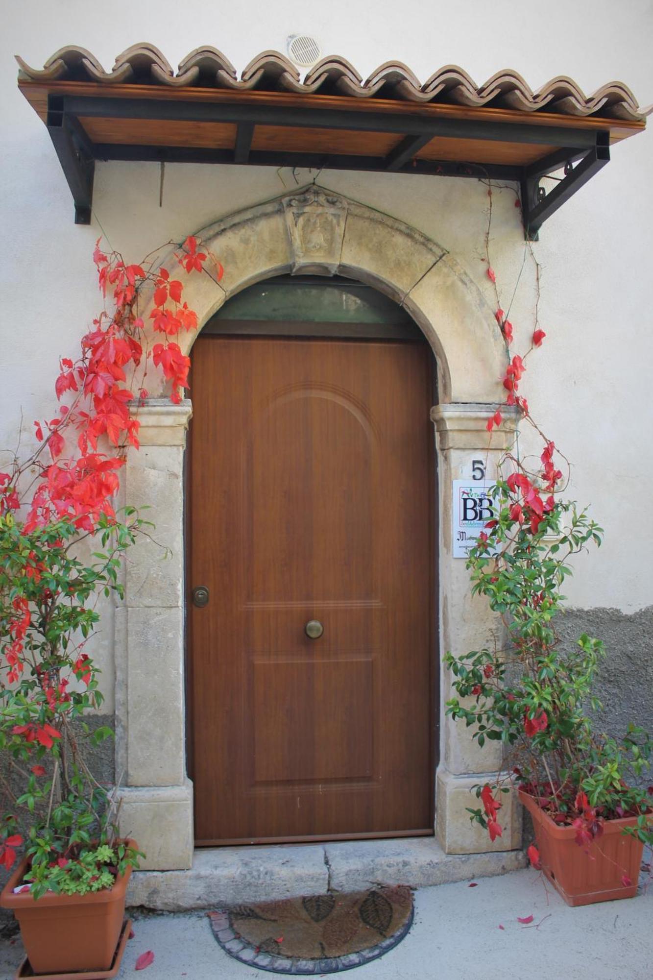 Medieval Village Of Pacentro Exterior photo